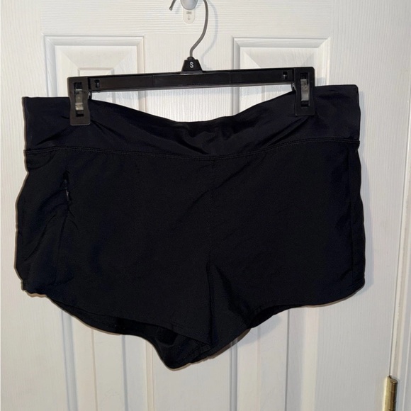 Title Nine Black Athletic Shorts - Picture 1 of 3